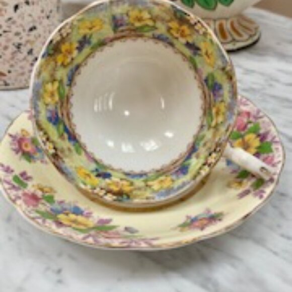Royal Albert - Mary's Garden- Tea Cup & Saucer - Picture 2 of 3